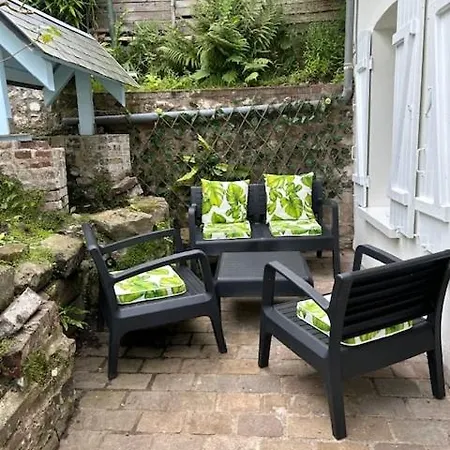 Detached House For 5 People