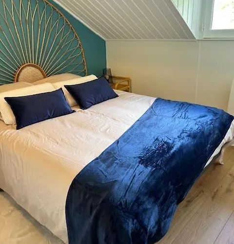 Detached House For 5 People